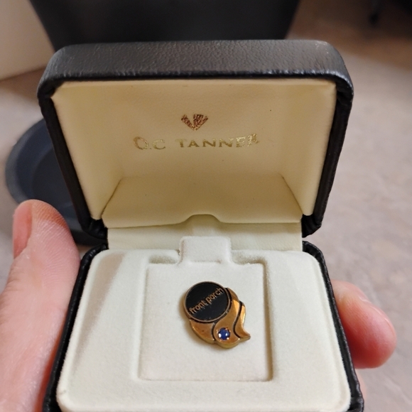 Vintage OC Tanner 1/10 10KT Gold Sapphire Lapel Pin - Picture 1 of 5